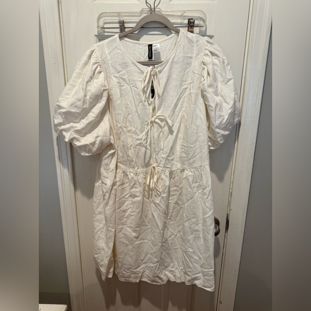 H&M white dress (please ignore the wrinkles😅)